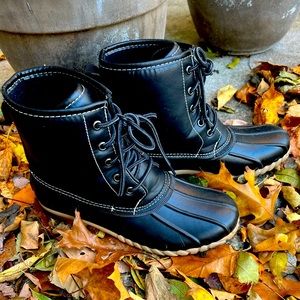 St John’s Bay duck boots! Size 10 black